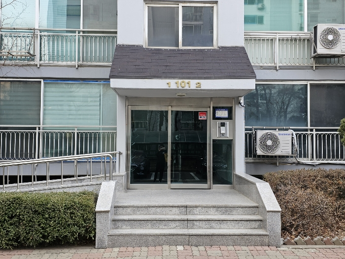 본건 건물 현관