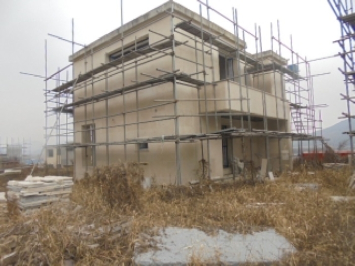 목적물 13번, 신축중인 2층 주택
