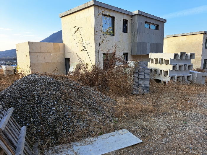 대상물건4 및 그 지상의 평가하지 아니하는 건물 등