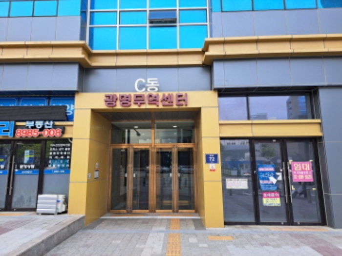 씨동 출입구