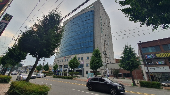 본건 동측 전경