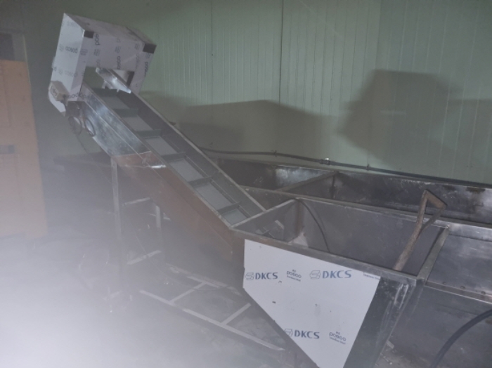 목록 13 공장건물 1층 내부에 설치된 기계기구 사진