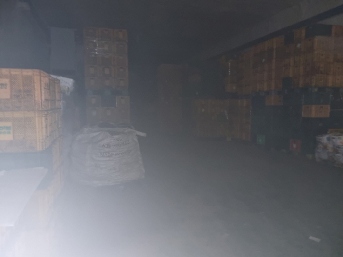 본건 부동산 목록 13 공장 부속건물 기숙사 내부 사진(냉동창고 이용)