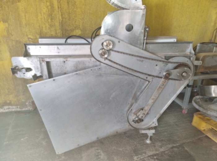 목록 13 공장건물 1층 내부에 설치된 기계기구 사진