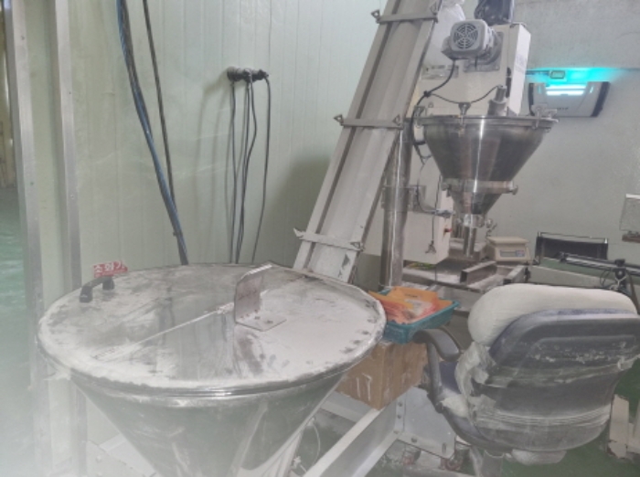 목록 13 공장건물 2층에 설치된 기계기구 사진