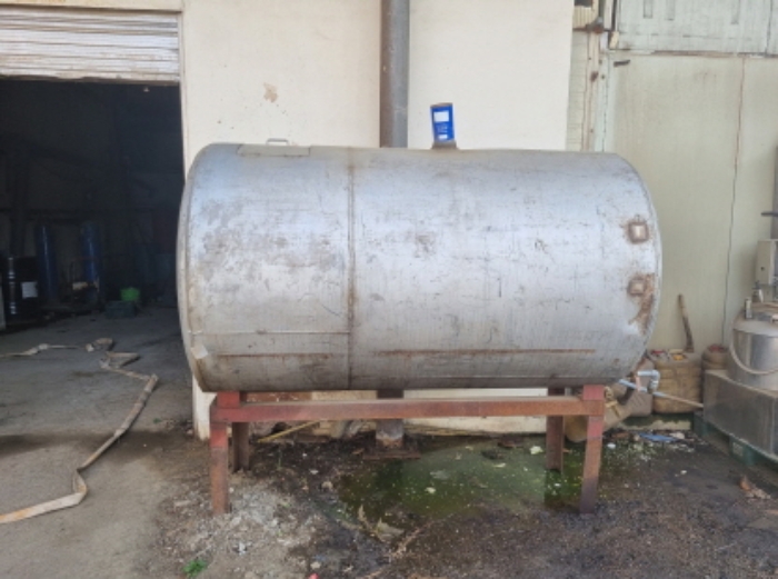 목록 13 공장건물 뒷편 밖에 있는 기계기구 사진