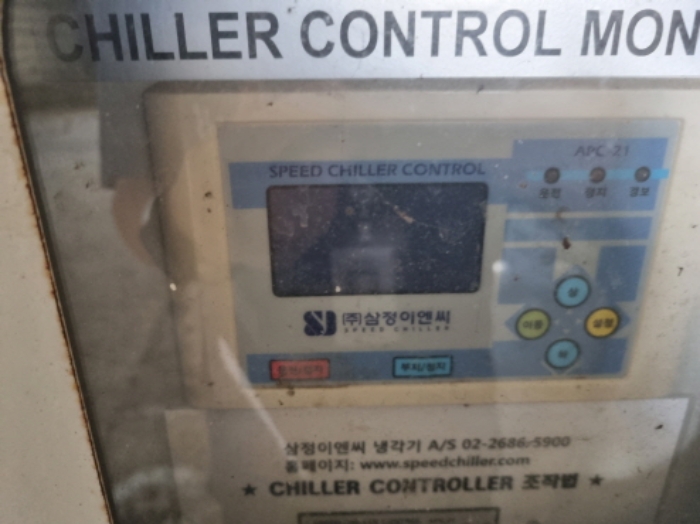 목록 13 공장건물 뒷편 밖에 있는 기계기구 사진