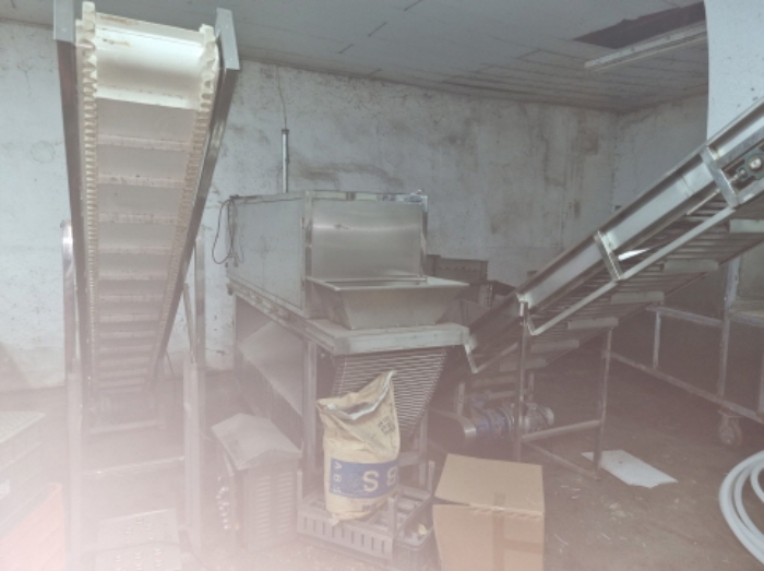 목록 14 공장건물 내부에 있는 기계기구 사진