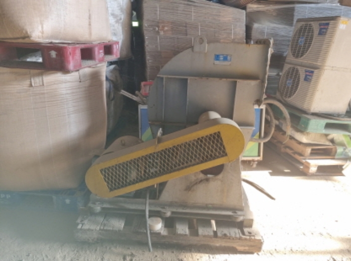 목록 14 공장건물 우측에 연결되어 건축된 제시외 건축물 내부에 있는 기계기구 사진