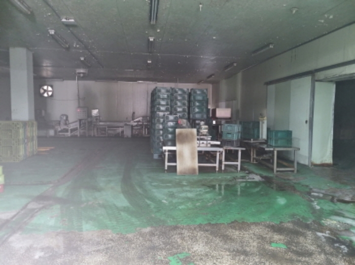 본건 부동산 목록 13 공장건물 1층 공장 내부 사진