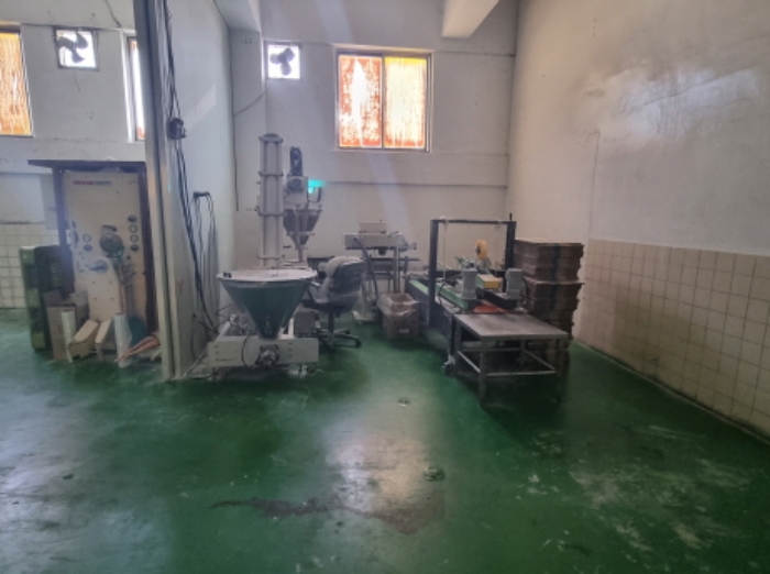 본건 부동산 목록 13 공장건물 2층 공장 내부 사진