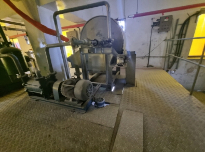 목록 13 공장건물 2층에 설치된 기계기구 사진