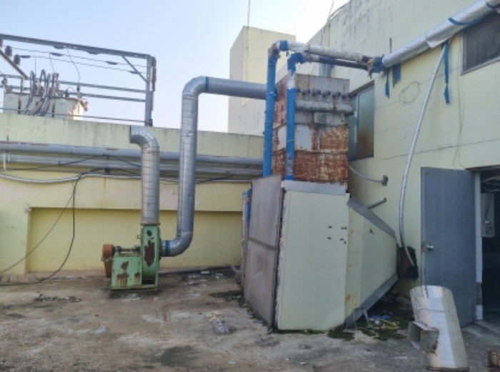 목록 13 공장건물 2층에 설치된 기계기구 사진