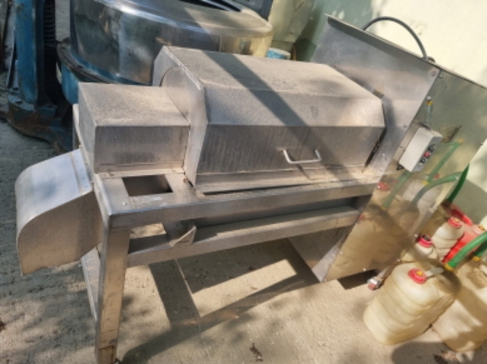 목록 13 공장건물 좌측 밖에 있는 기계기구 사진