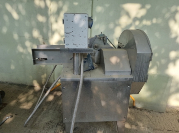 목록 13 공장건물 좌측 밖에 있는 기계기구 사진