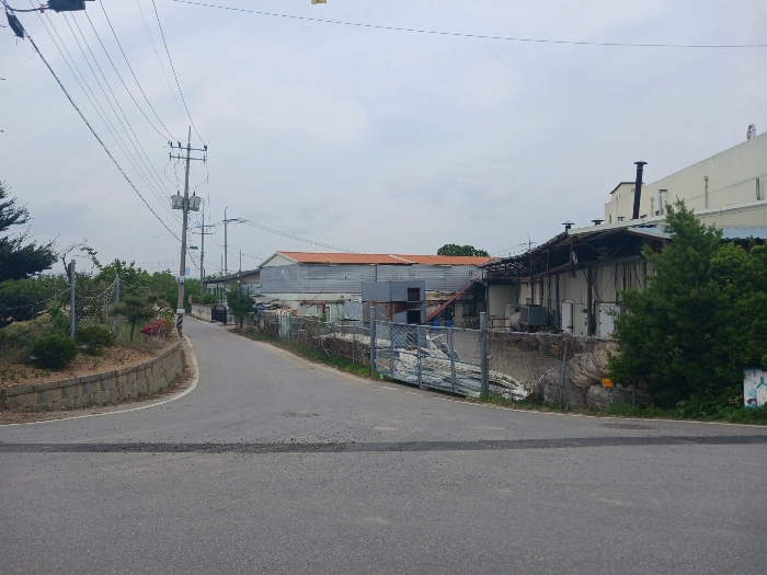 본건 북측 부분 및 인접 세로 전경