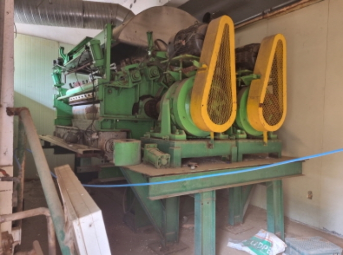 목록 13 공장건물 좌측 밖에 있는 기계기구 사진