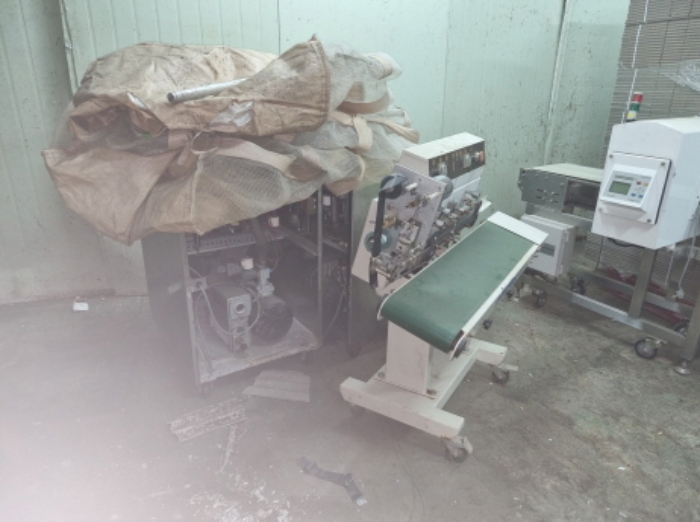 목록 14 공장건물 내부에 있는 기계기구 사진