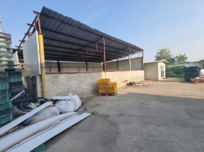 폐수처리시설 옆에 위치한 제시외 건축물 1동 사진