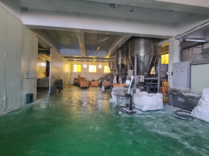 본건 부동산 목록 13 공장건물 2층 공장 내부 사진