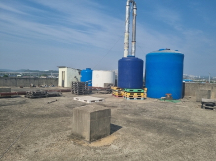 본건 부동산 목록 13 공장건물 옥상 사진