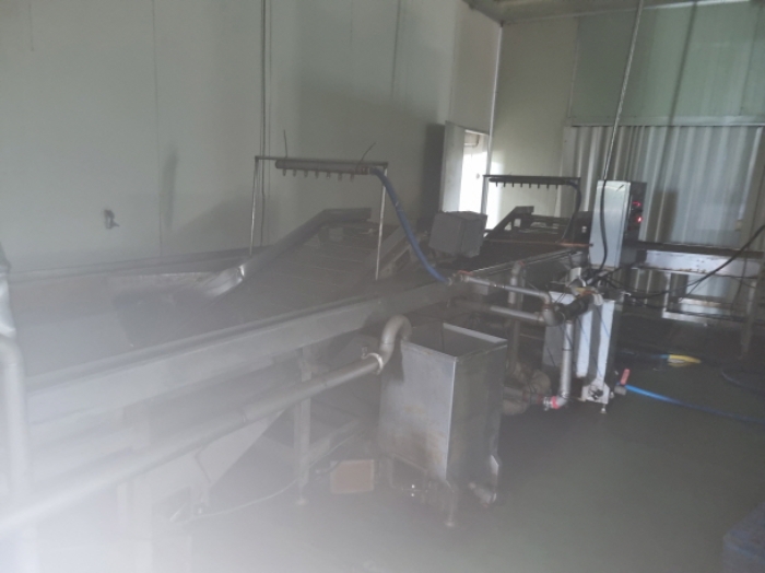 목록 13 공장건물 1층 내부에 설치된 기계기구 사진