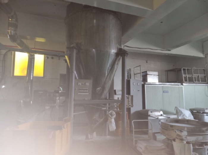 목록 13 공장건물 2층에 설치된 기계기구 사진