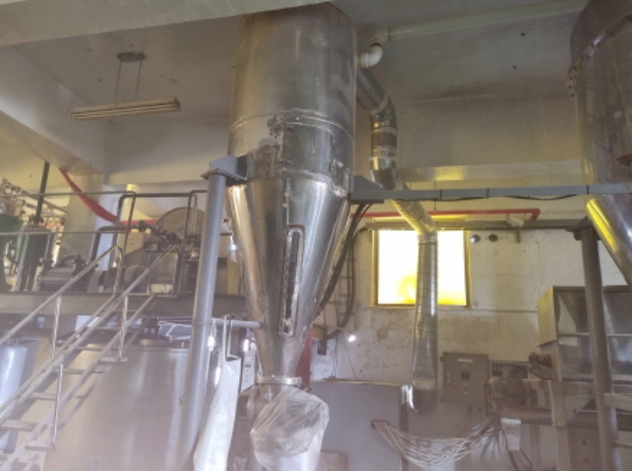 목록 13 공장건물 2층에 설치된 기계기구 사진