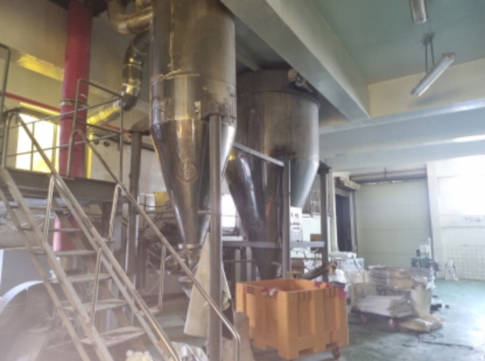 목록 13 공장건물 2층에 설치된 기계기구 사진