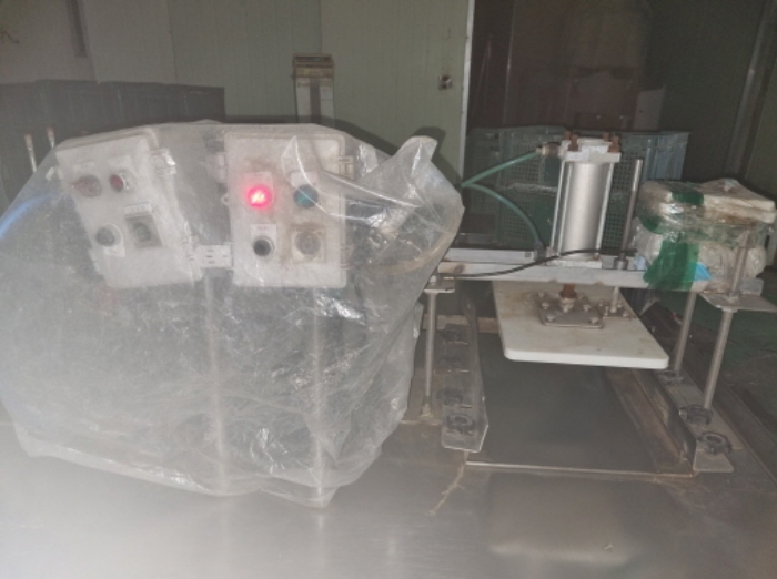 목록 13 공장건물 1층 내부에 설치된 기계기구 사진