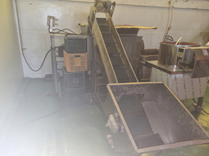 목록 13 공장건물 2층에 설치된 기계기구 사진