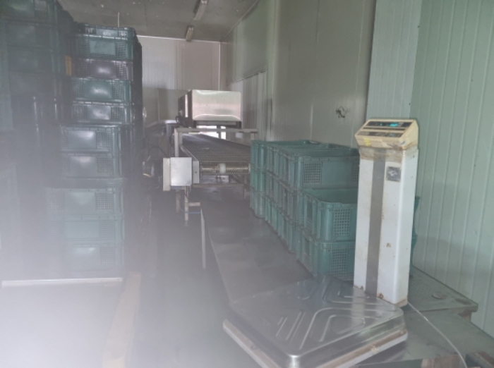 목록 13 공장건물 1층 내부에 설치된 기계기구 사진