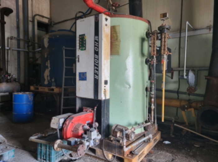 목록 13 공장건물 뒷편 밖에 있는 기계기구 사진