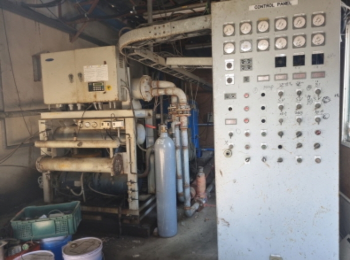 목록 13 공장건물 우측 저온창고 옆 기계실에 있는 기계기구 사진