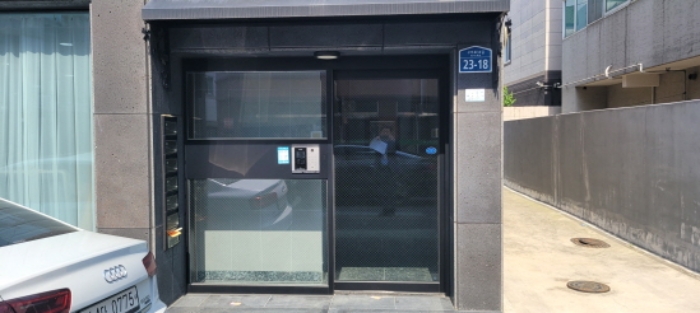 1층 빌라 입구 전경