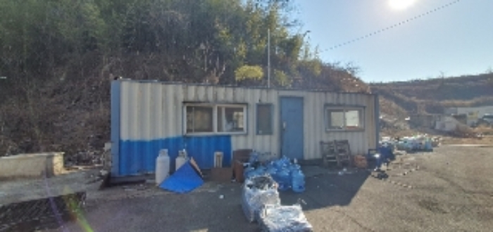 본건 지상 제시외(ㅁ)컨테이너식당[임차인 소유]