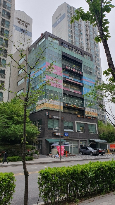 남서측에서 촬영