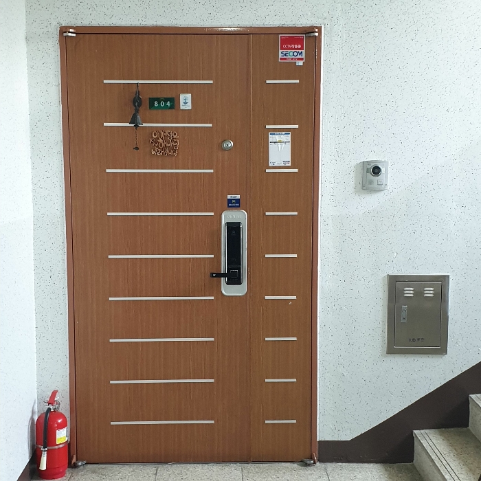 8층 804호 현관
