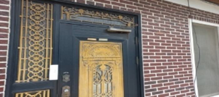 목록3 토지 소재 제시외 주택건물의 2층 주택출입문 전경