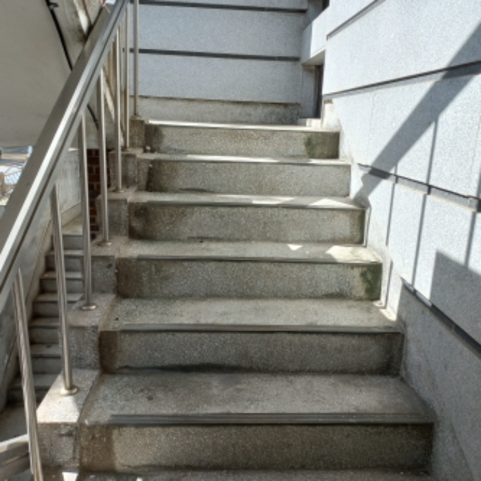 2층 올라가는 계단