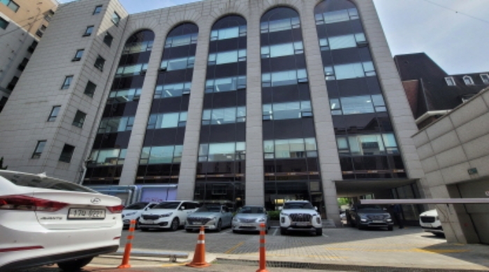 목록 2. 건물 후면 및 목록 1. 대지(주차장으로 이용)