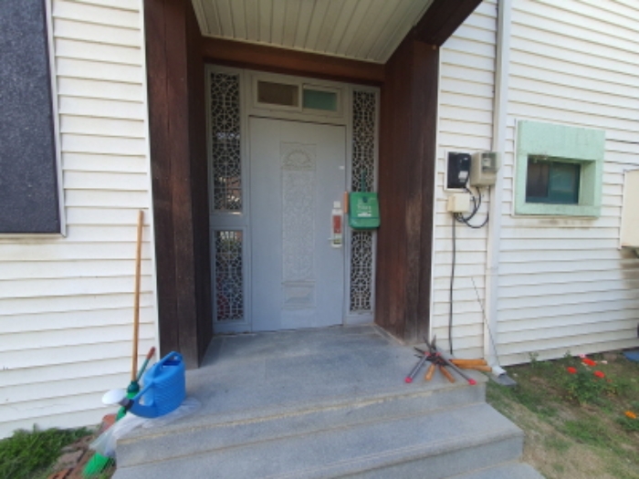 현장사진(추자동 395-5(오포로696) 건물출입문)