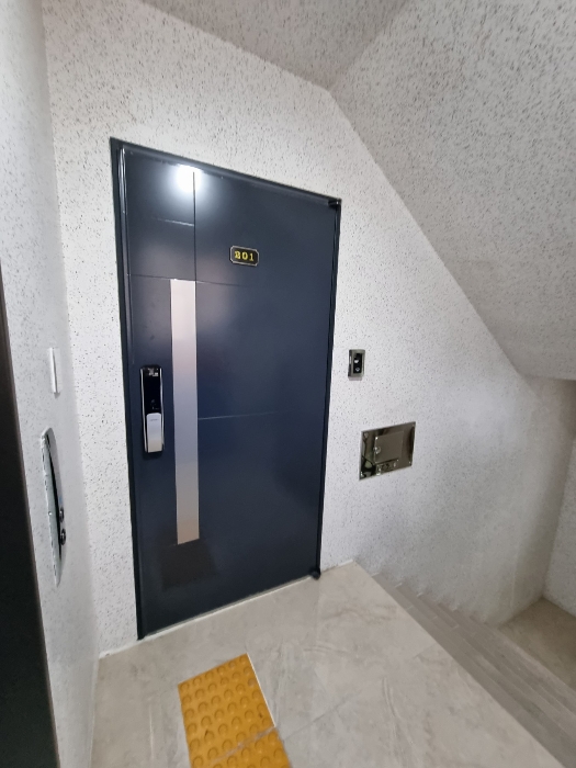 2층(201호 현관 전경)