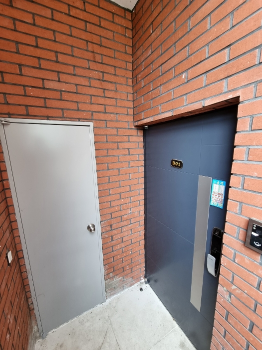 지하1층 현관 현황