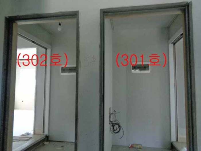 에이동 3층 현관(301호, 302호)