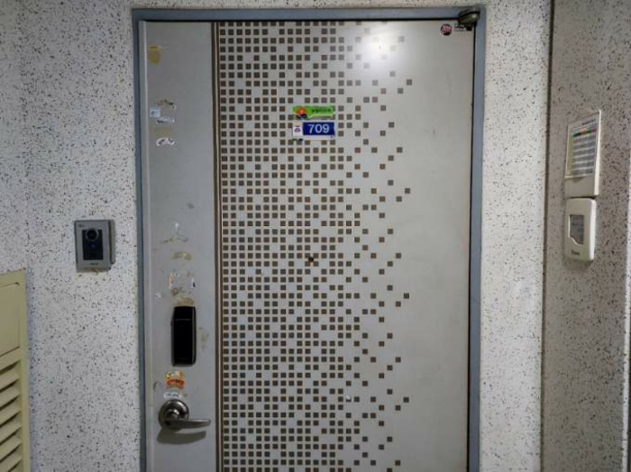 403동 709호 현관문 및 공용출입구