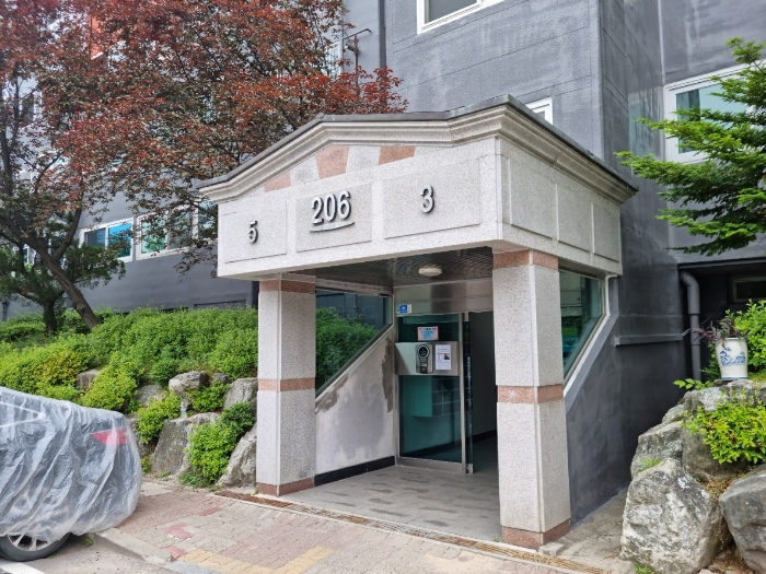 본건 206동 3호,5호 출입구