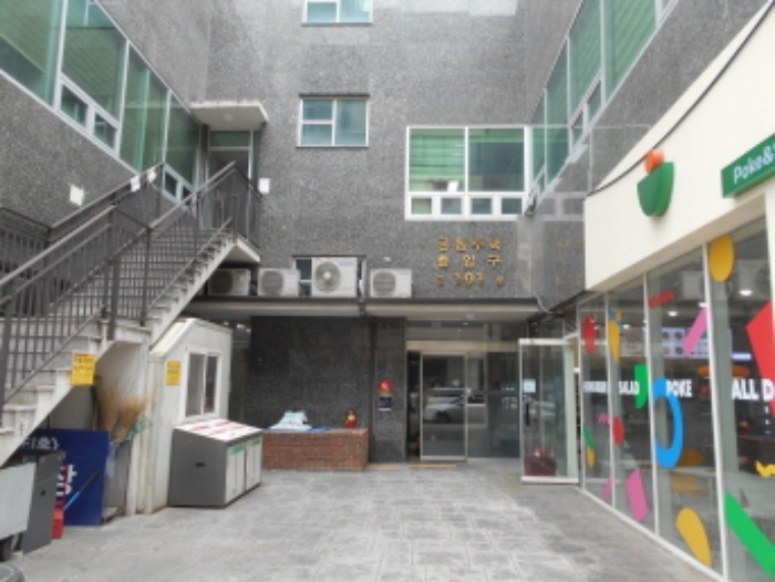 건물 출입구 부