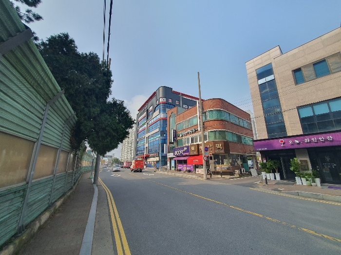 본건 남동측에서 촬영한 주변 전경