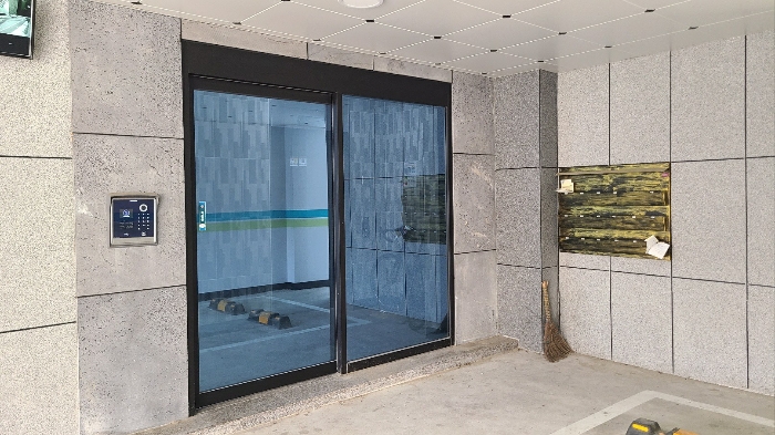 1층 후면 출입구